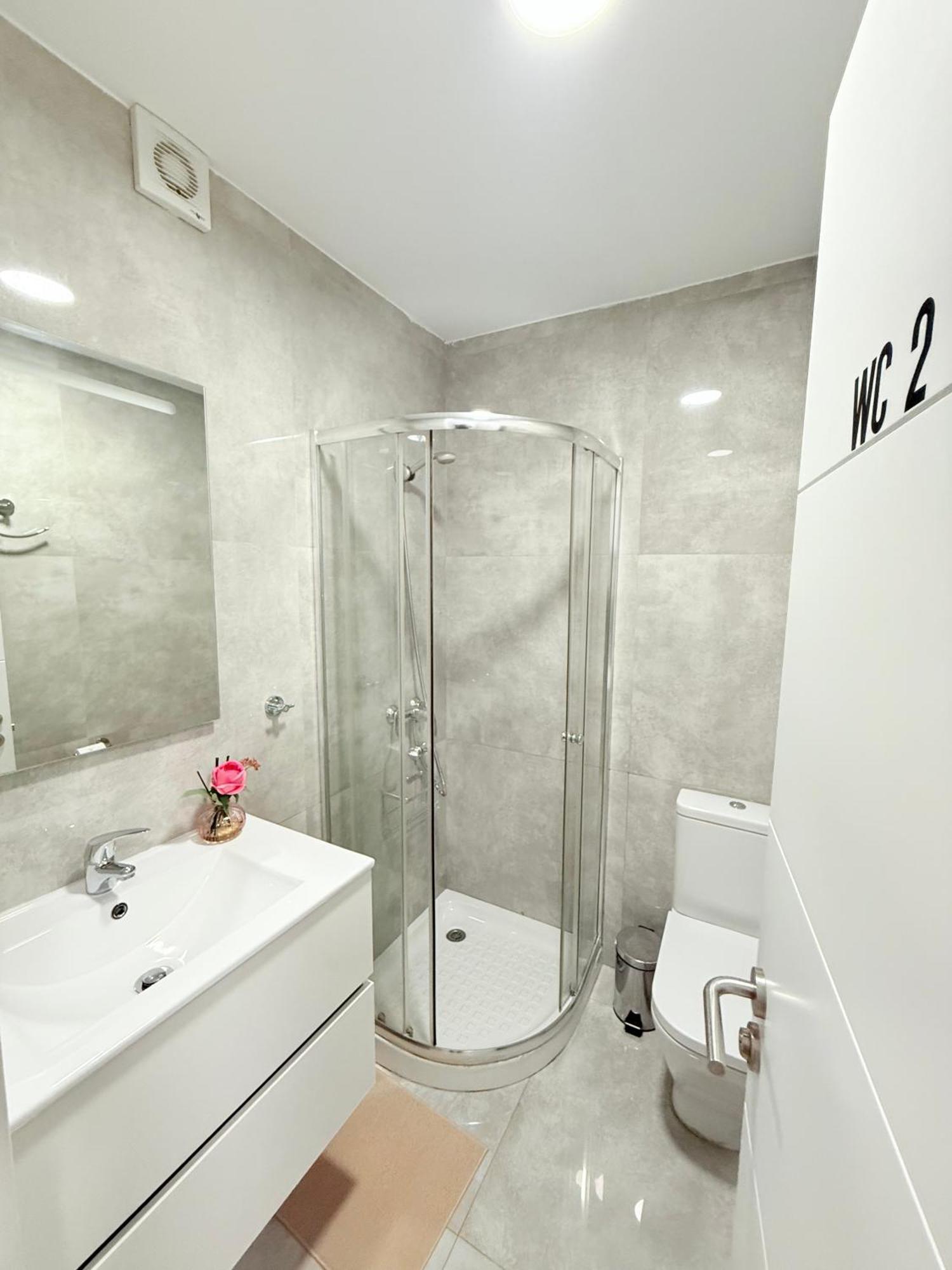 Rosa Rooms, Habitacion Con Bano Privado Pozuelo de Alarcon Bagian luar foto